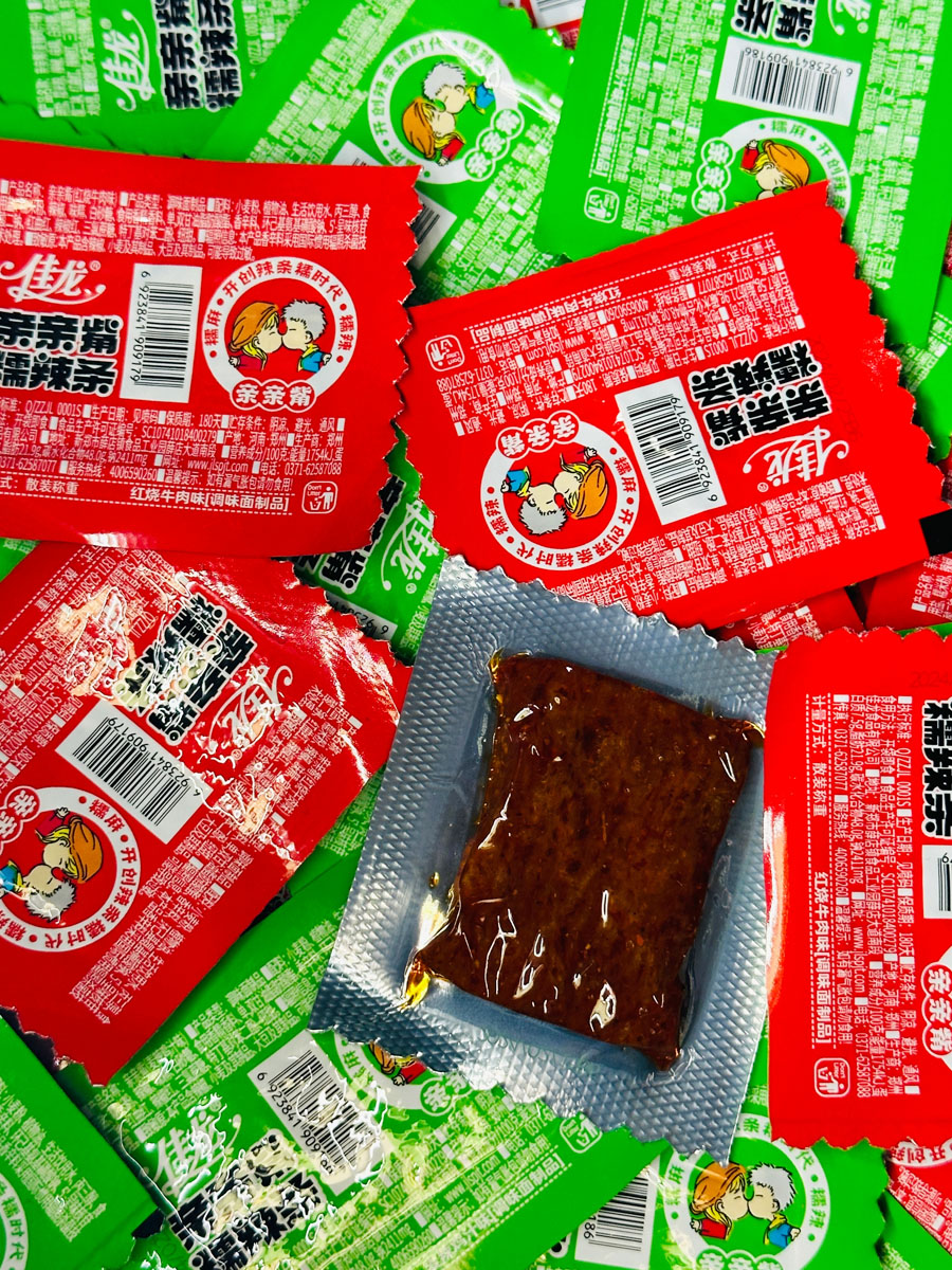 佳龙亲亲嘴糯辣条