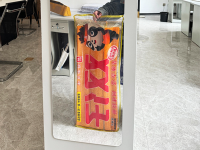 半米高的大辣条，吃到过年！