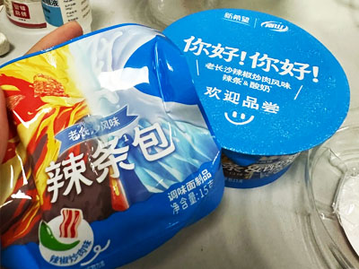 新希望辣条酸奶 这个酸奶刚好解了辣条的辣度