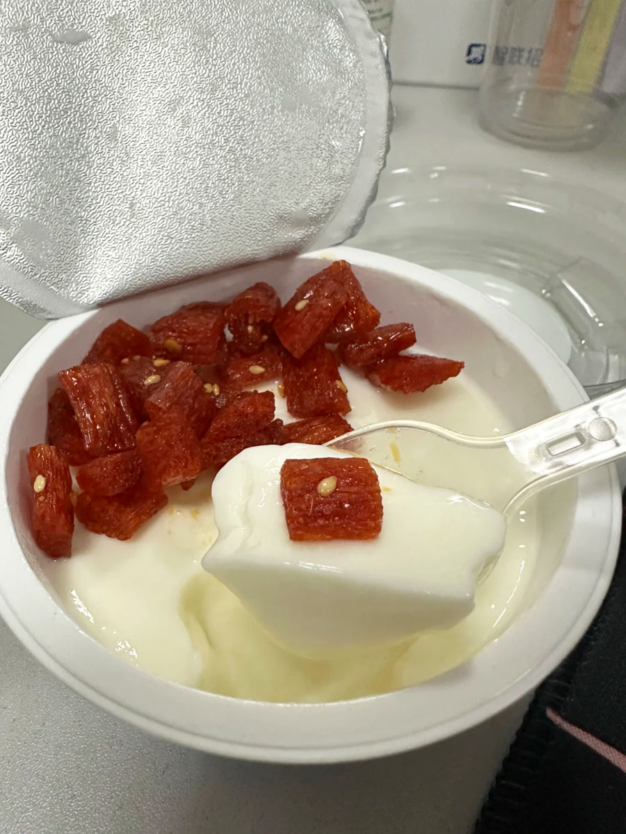 辣条酸奶搭配吃