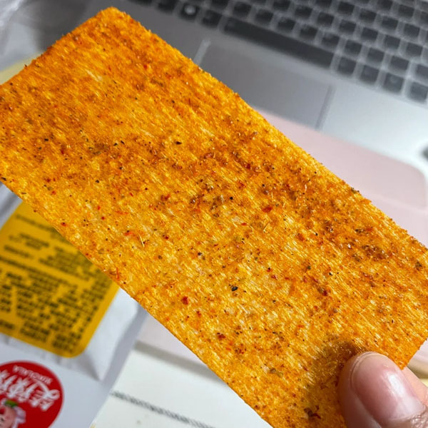 零食爱好者晒印度飞饼辣条