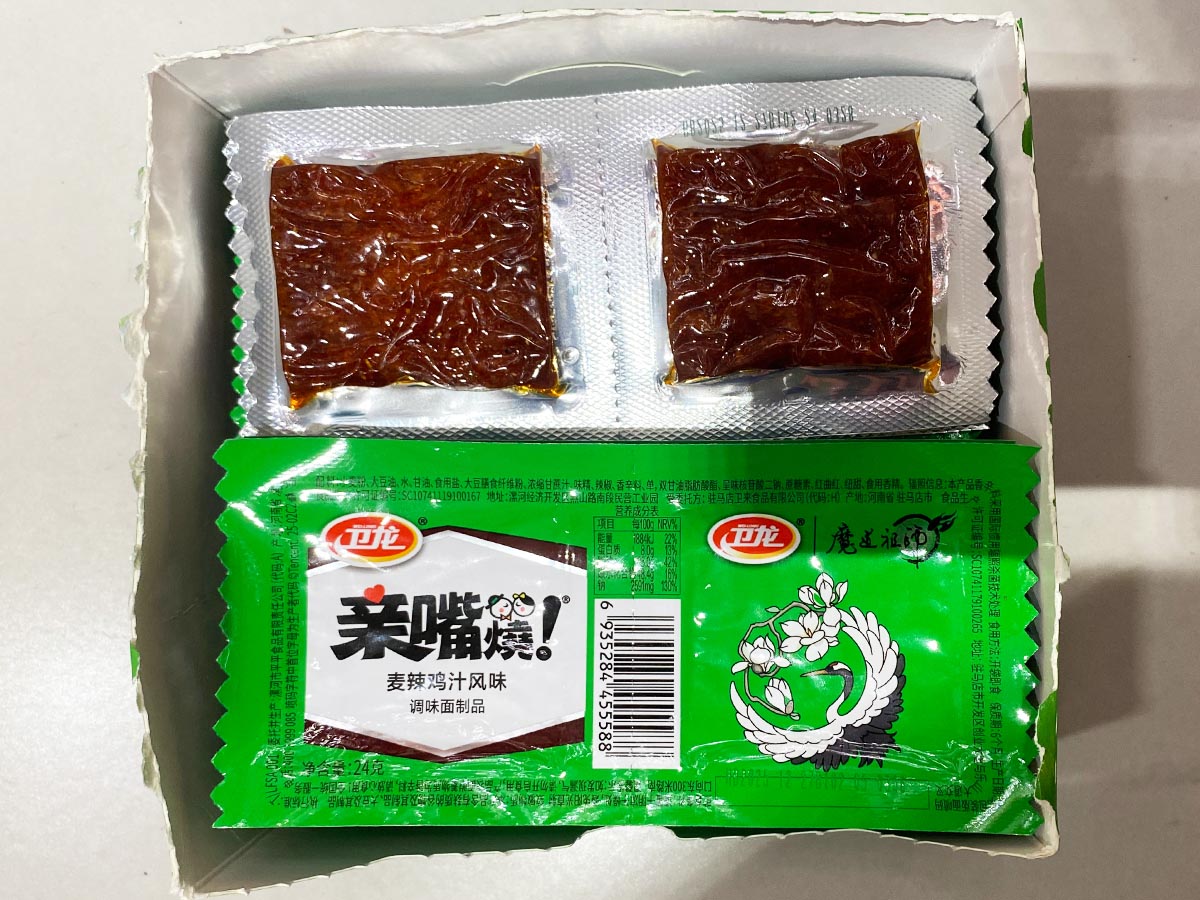 亲嘴烧麦辣鸡汁风味辣条