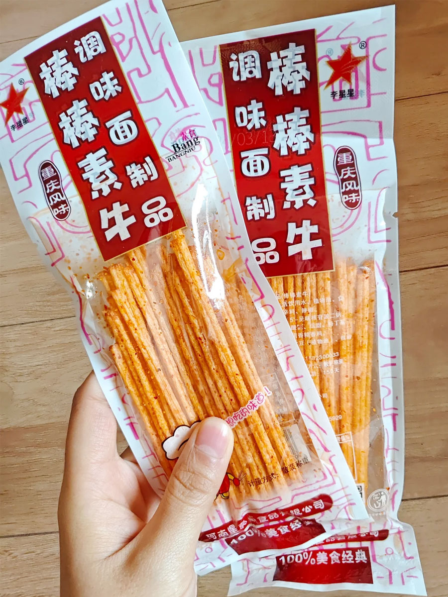 消费者种草“李星星”棒棒素牛辣条