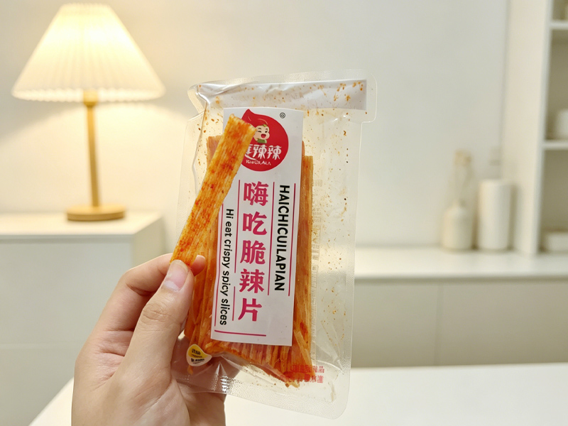 消费者种草笑辣辣嗨吃脆辣片