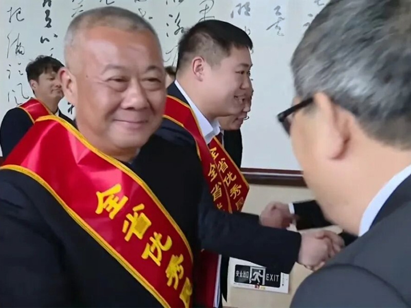 麻辣王子董事长张玉东荣获“新湖南贡献奖”