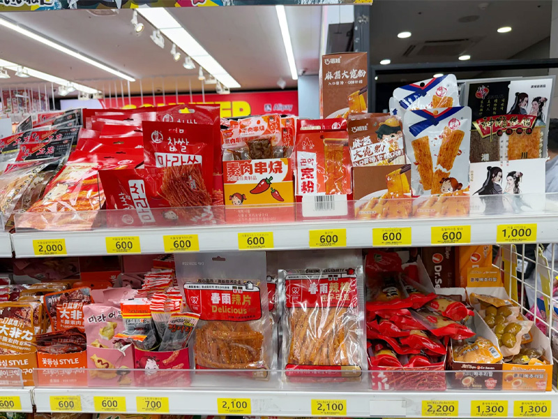 在韩国售卖的辣条系列产品